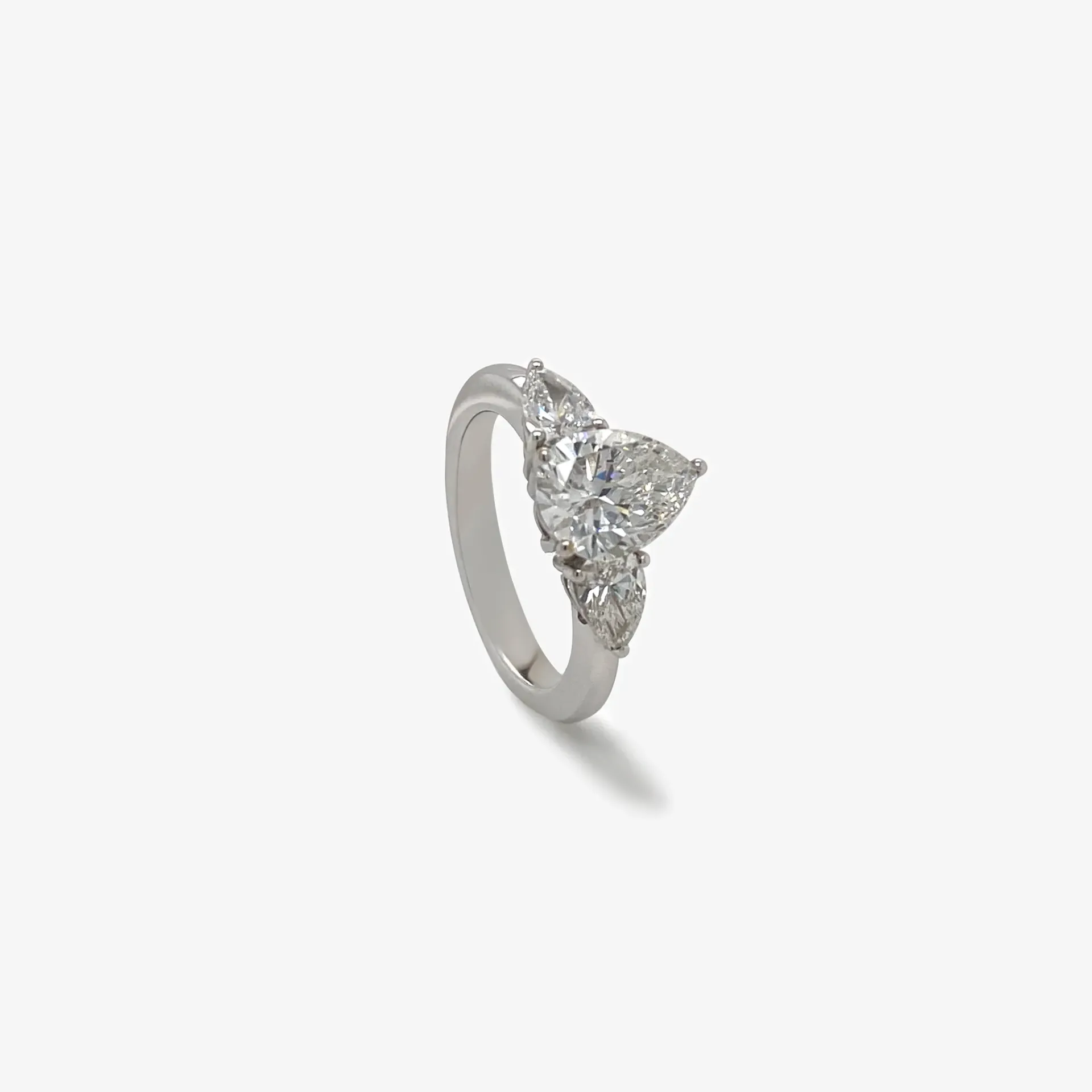 Ring solitaire pear shape 1.69ct 